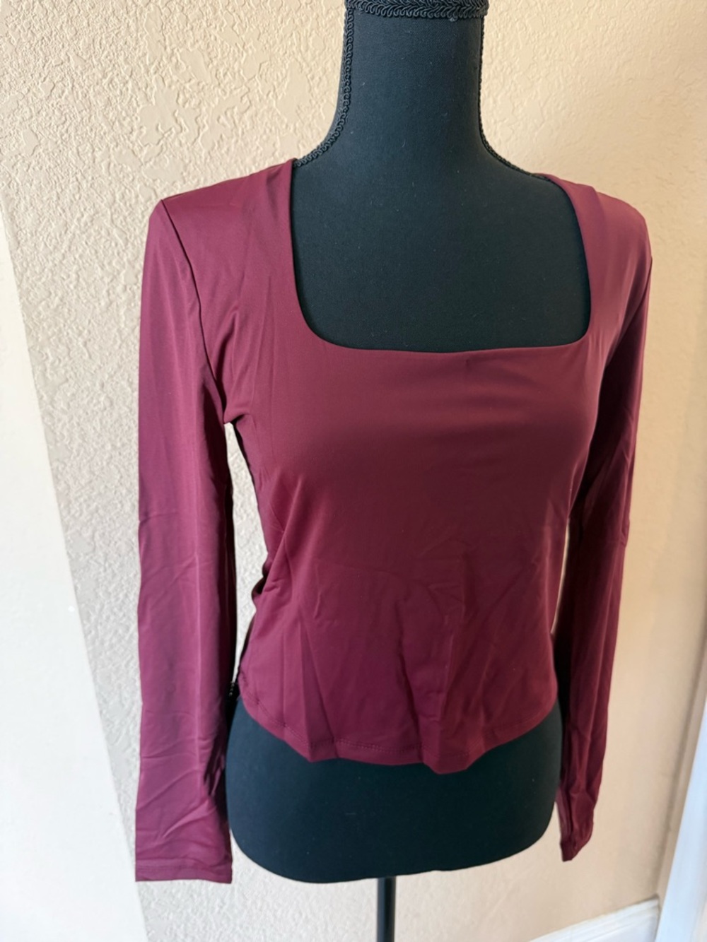 Pink Rose Long Sleeve Top
Size Large
Burgundy
NWOT